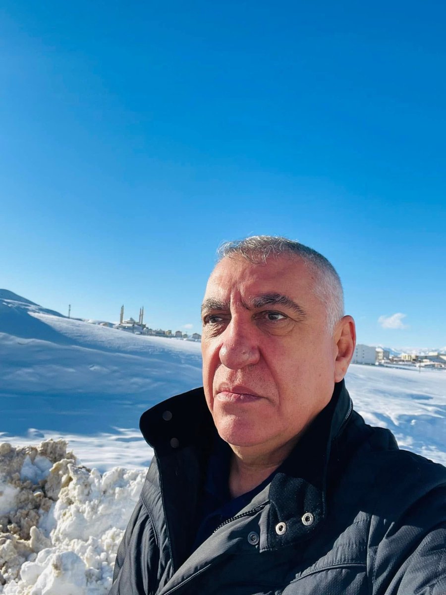 AsyaCezmi's tweet photo. Mevsimler gibi hayatta akıp gidiyor.
Farkına varmadan bir telaşla yaşanan günler ani yaşanan acılarla bizi sarsıyor.
Bazen uzun bazen kısa süren toparlanmadan sonra yine devam ediyoruz.
Hep içimizde bir yerlerde o acımızı saklıyarak,gülüyor,egleniyor devam ediyoruz. https://t.co/HCgEUJqsq3