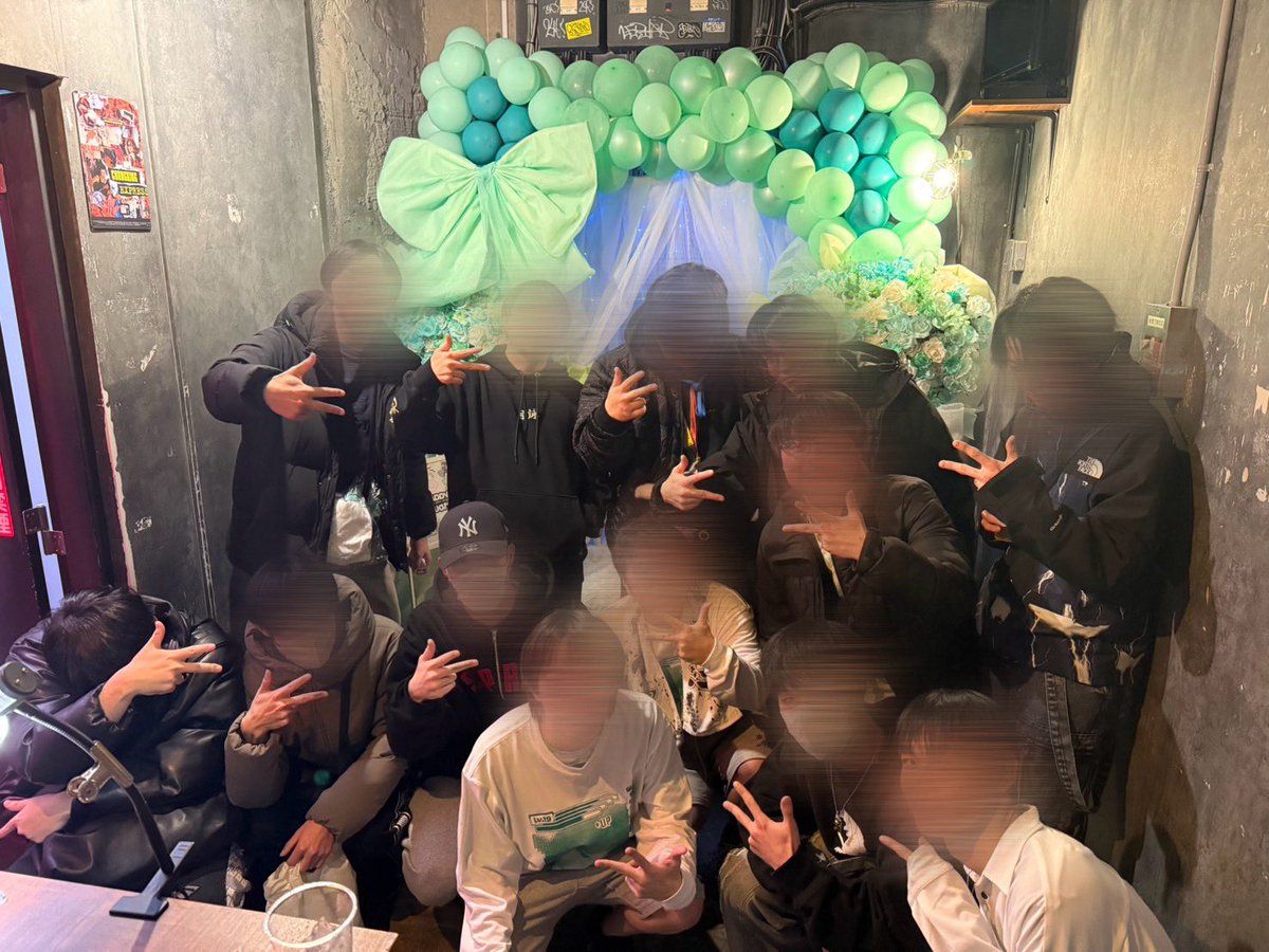 ま tweet media