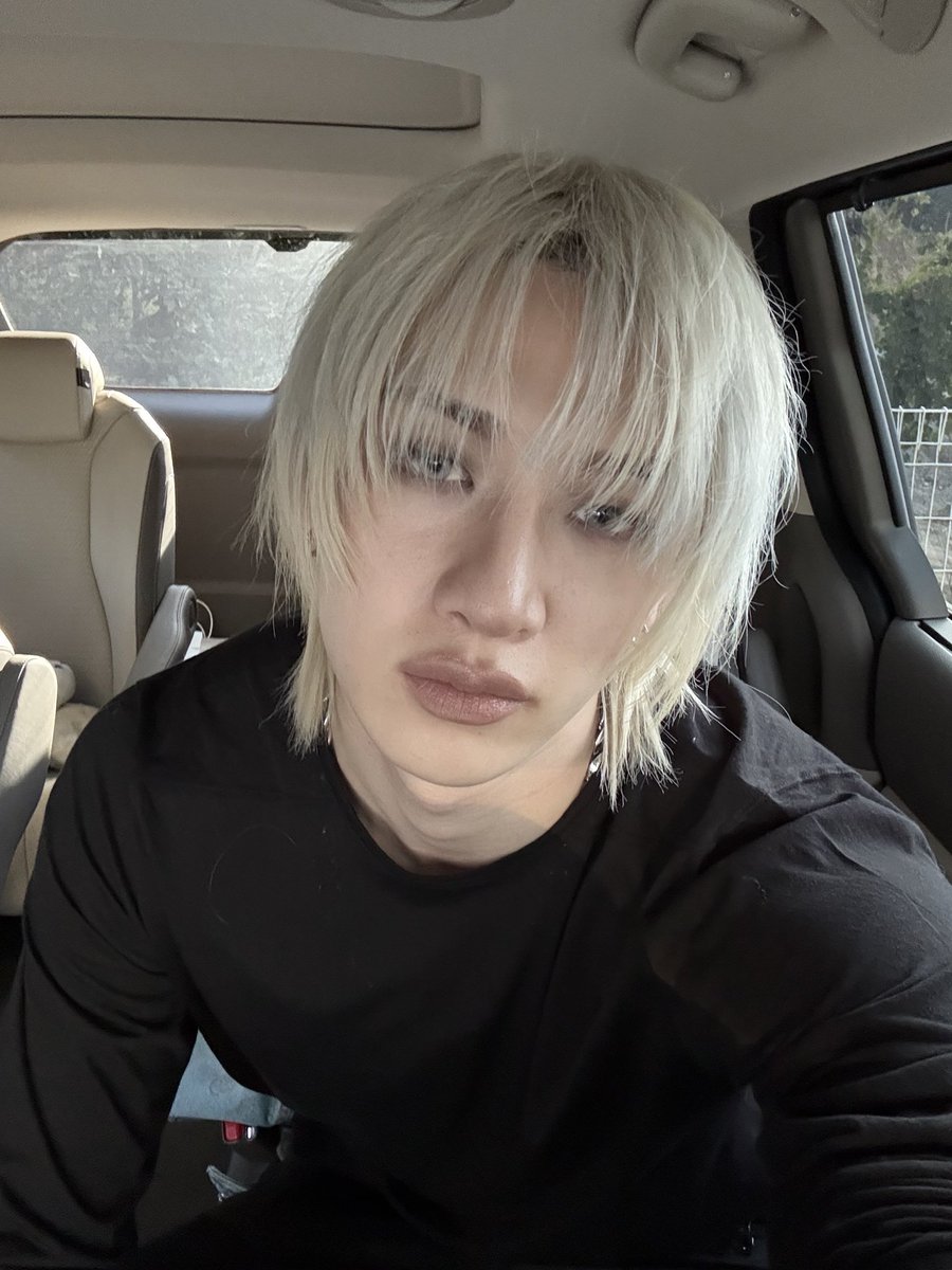 noemienjinnie's tweet photo. #stayselcaday the blue eyes look a little too real on him https://t.co/xS8Q0mFgrI