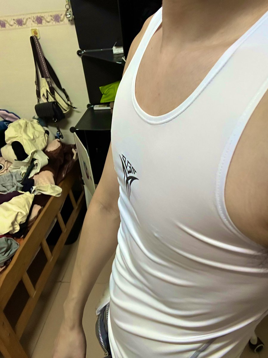 今天有点热了，胸肌练不出来🔌