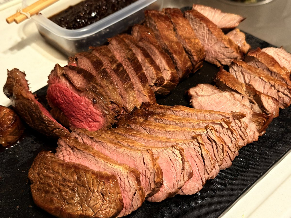 肉、焼いてたんすよ。
レシピはファビオさんのやつです。
youtu.be/2pcMQCi9KH0?si…