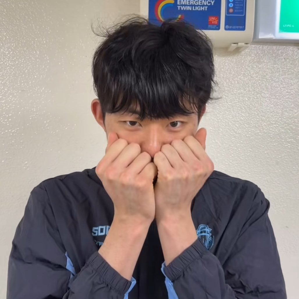 훈 ~~~ 나 좋아 ㅠㅠ🩵🩵🩵