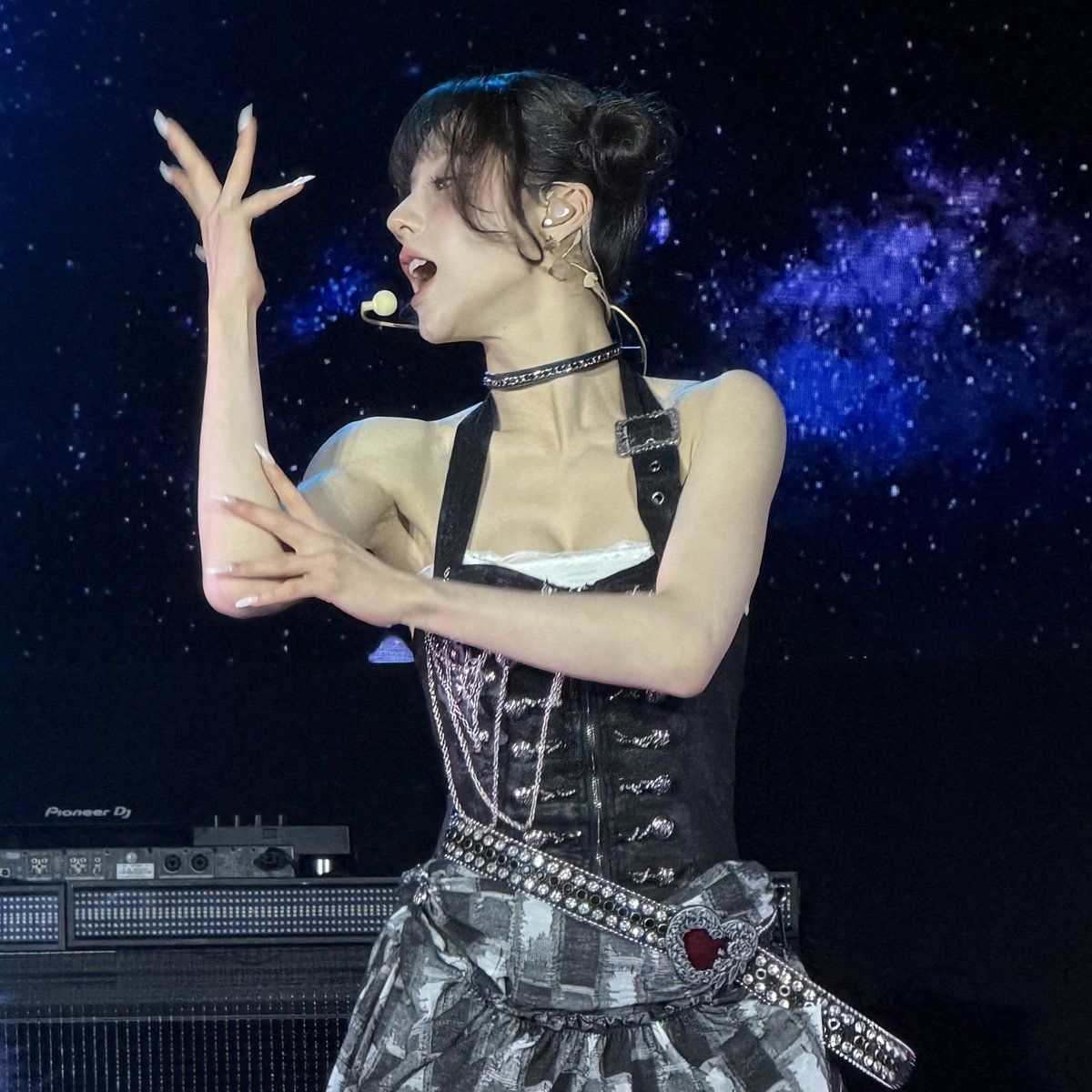 260123 <Grand Club Icarus> Warsaw 
#heejin #희진 
#아르테미스 #ARTMS 
#ARTMSinwarsaw 
#grandclubicarus #Grand_Club_Icarus