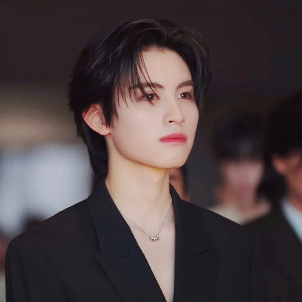 ใบหน้าอัญมณี