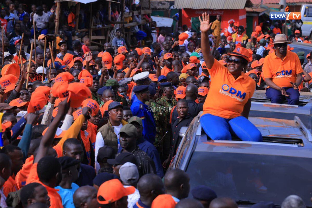EtayaTvKisii's tweet image. Ogembo Town brought to a standstill as ODM leaders led by PL Oburu Odinga, ODM DPL Simba Arati among other leaders paint the town Orange.