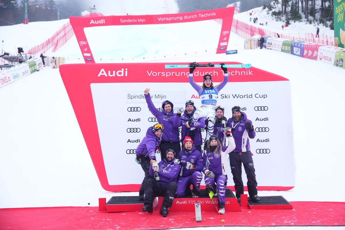 fisalpine's tweet image. Amazing podium to close the weekend in
Spindleruv Mlyn! 🇨🇿❄️

🥇 Mikaela Shiffrin 🇺🇸
🥈 Camille Rast 🇨🇭
🥉 Emma Aicher 🇩🇪

#FISAlpine #WorldCupSpindleruvMlyn

📸 FIS / Action Press / Gabriel Kuchta