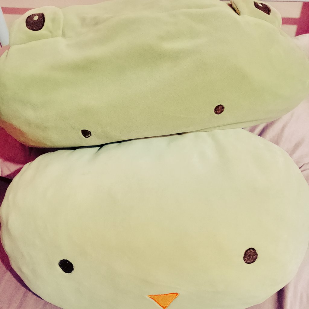 ElizabethVT_'s tweet image. Om nom nom