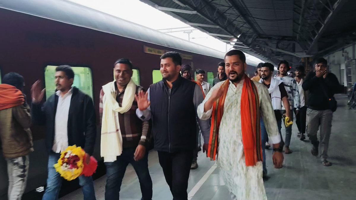 अखिल भारतीय विद्यार्थी परिषद, उत्तर बिहार के नवनिर्वाचित प्रांत अध्यक्ष डॉ. विवेकानंद तिवारी जी का #67thABVPNBHConf में दायित्व ग्रहण करने के पश्चात बेगूसराय में प्रथम आगमन पर अभाविप, बेगुसराय दक्षिण जिले के कार्यकर्ताओं ने बरौनी जंक्शन पर उत्साहपूर्वक और गर्मजोशी से उनका स्वागत