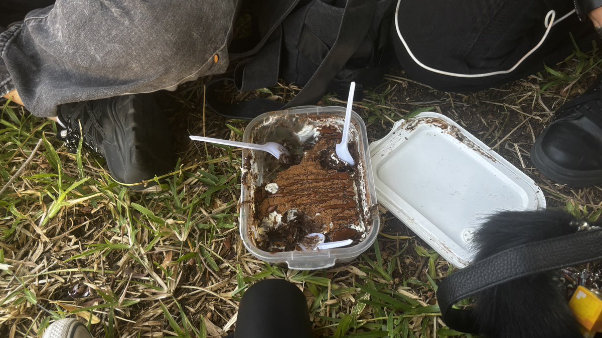 ashelllye's tweet image. بكيييت احتفلوا بميلادي بالهجري رغم مر وقت طوييللل عليييه 
Im super lucky to have themmm:(((((