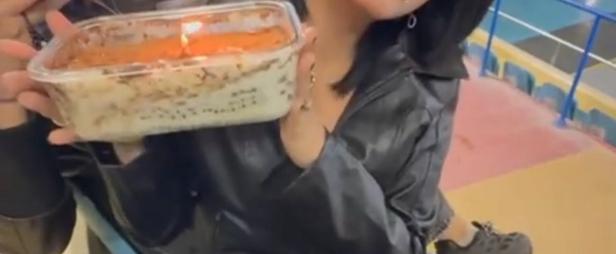 ashelllye's tweet image. بكيييت احتفلوا بميلادي بالهجري رغم مر وقت طوييللل عليييه 
Im super lucky to have themmm:(((((