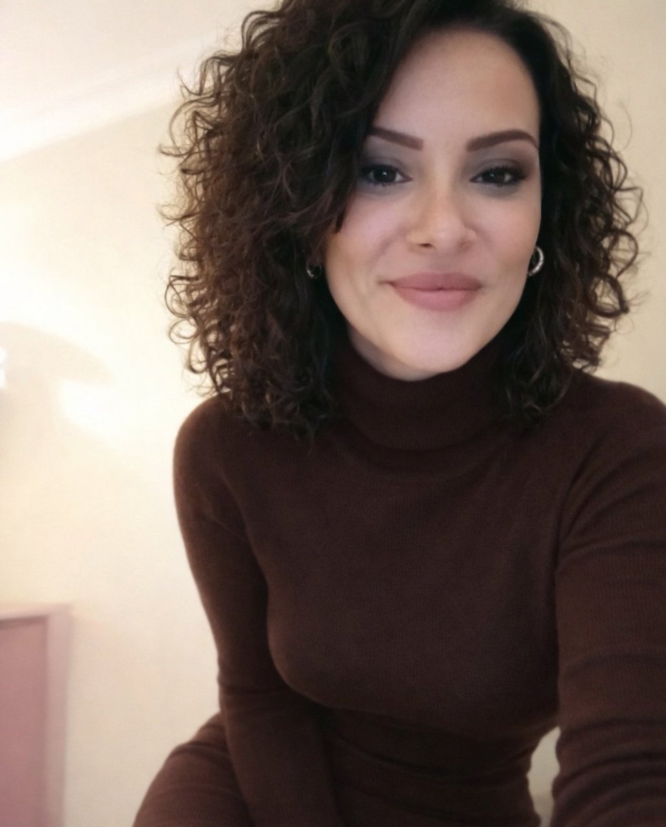 _CravingLady's tweet image. Beni benden dinle.. 
Herkese aynı değilim. 
Kimine bal, kimine zehirim😉