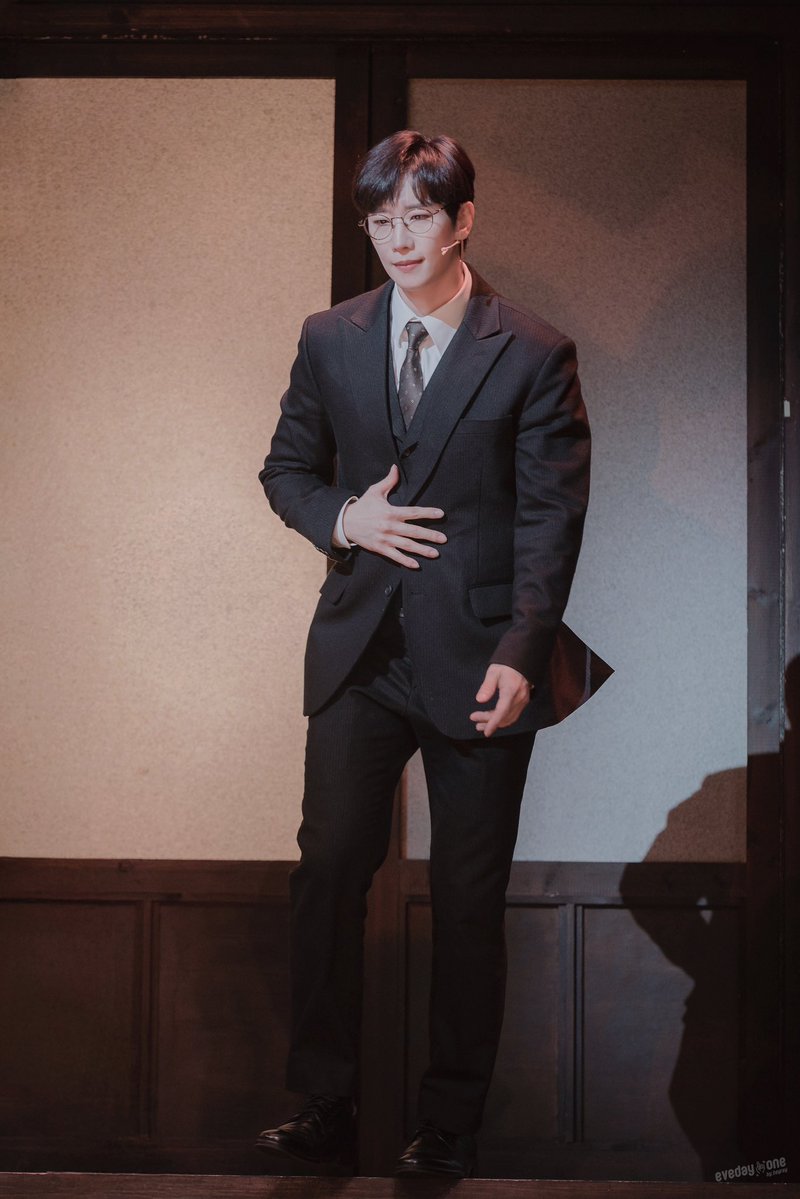 260123 낮 팬레터 커튼콜
김해진 #김경수 #배우김경수

등장✨