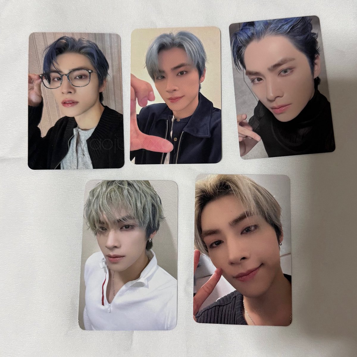 xiaojun_xdj's tweet image. Xiaojun eternal white photocards really too gorgeous