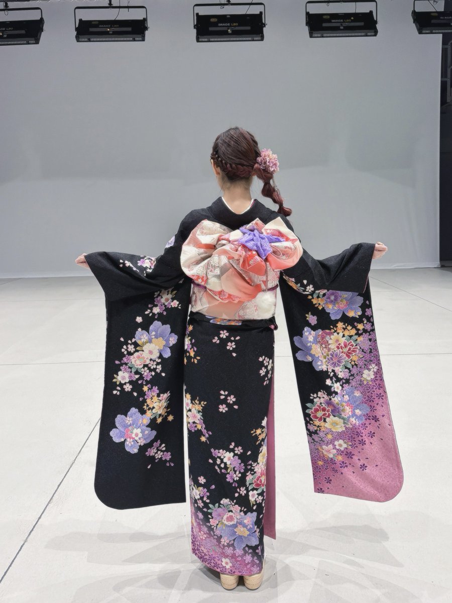 着物スペシャル特典会ありがとうございました✨️

めちゃめちゃ素敵な着物が着れて嬉しい🎀
どう？？似合ってるかなー🫢

髪型みおうがやってくれたの🫶🏻
かわいくしてくれてるんるん💭💞

#MARUKADO