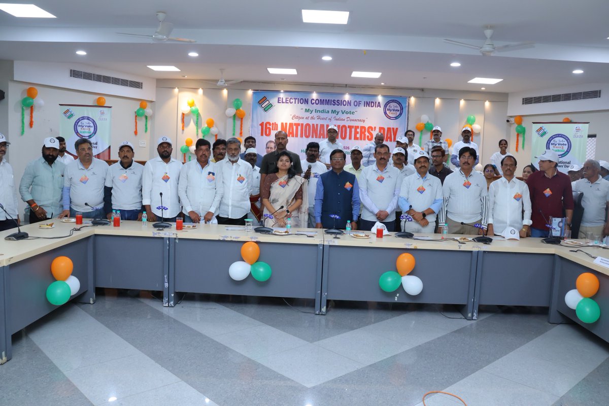DEO_HNK's tweet photo. 16thNational Voters Day Celebrations at District Level – Hanumakonda
District level Celebrations - Administration of voters Pledge, Felicitation of Veteran Electors #NVD2026 https://t.co/mbKfaM92e2
