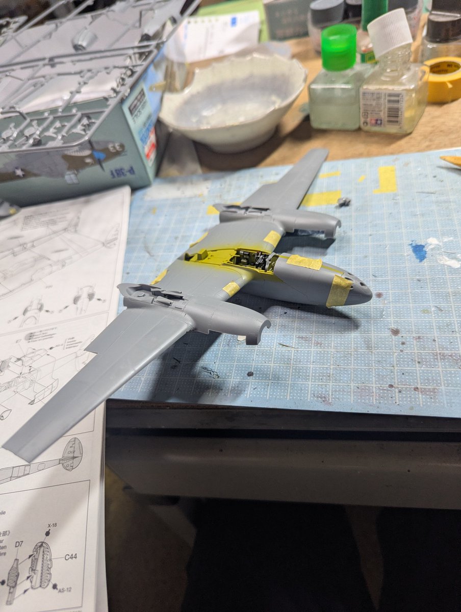 hit26's tweet image. #P38
タミヤ48ライトニング。
部品の合いが凄まじく良いので作るのが超楽しい。
パネルラインで分割しているから継ぎ目が出ないのと角度もパチピタ。