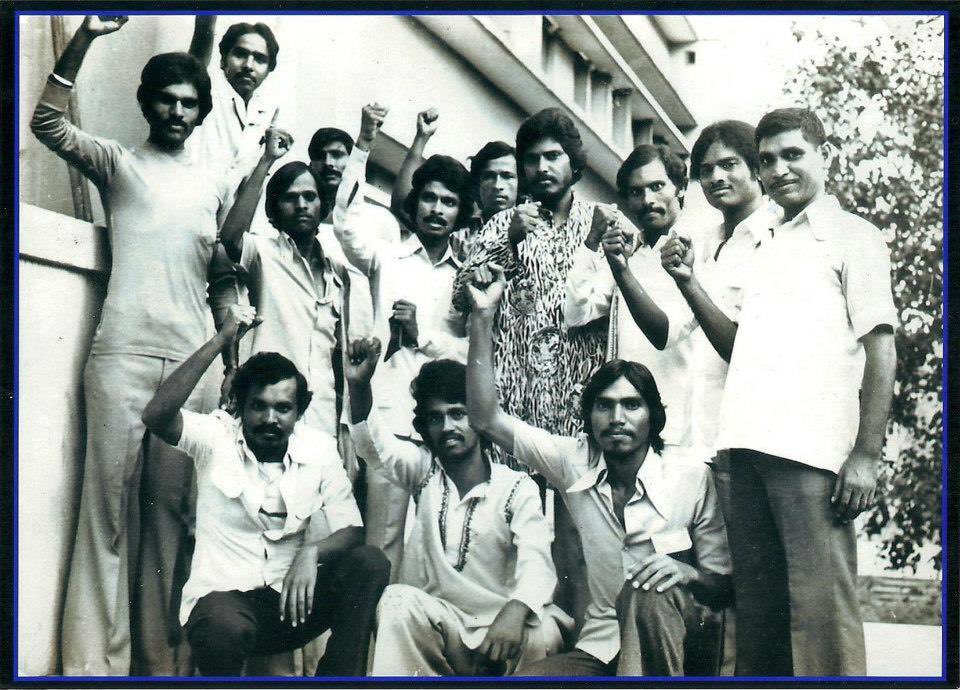 VigneshAnand_Vm's tweet image. அரசியல் களத்தில் திடீரென முளைப்பவர்களுக்கும், அடிமட்டத்திலிருந்து மக்கள் போராட்டங்கள் வழியாகத் தலைவரானவர்களுக்கும் இடையிலான வித்தியாசம் மிகப்பெரியது. இன்று ஒருசிலர் விடுதலைச் சிறுத்தைகள் கட்சியின் பலத்தைப் பற்றி ஏளனமாகப் பேசுவது, அவர்களின் ஆதிக்க ஜாதியின் திமிரை காட்டுகிறது.…