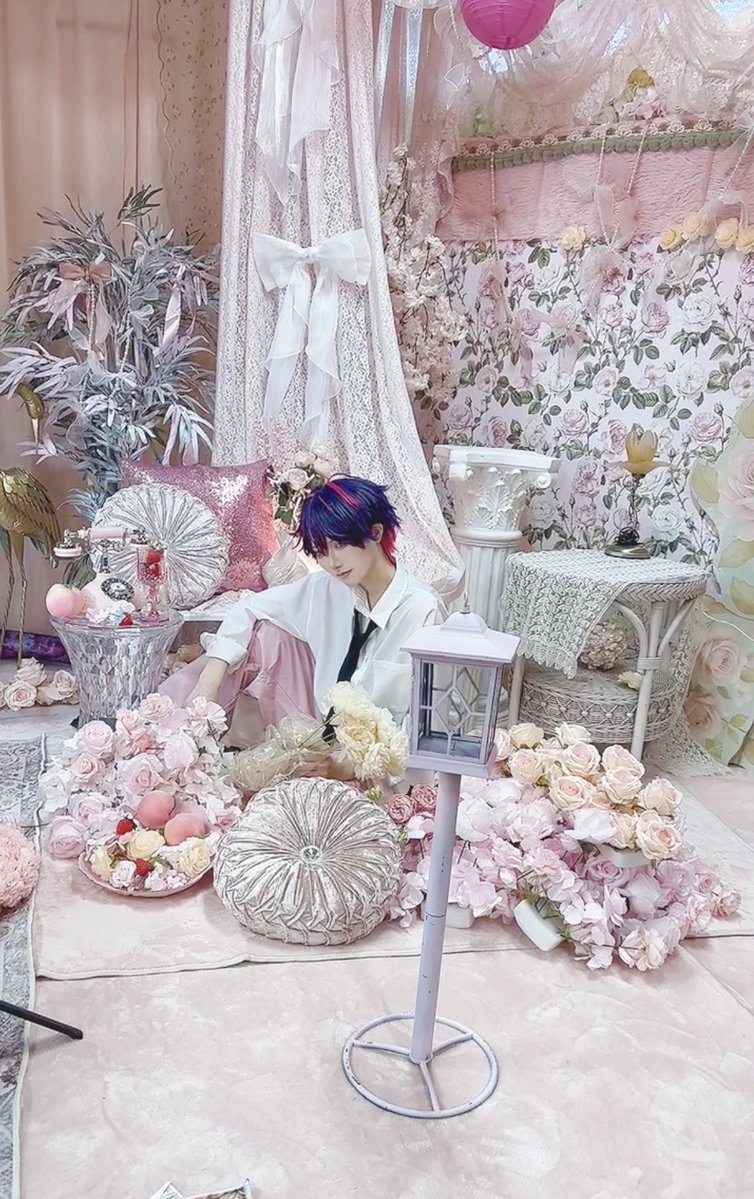 cos. ♦︎☕️

vltアルバム衣装で4人で撮影に行ってきました🌟
スタジオもみんなもかわいかった〜💘
せっちゃんもありがとう〜！