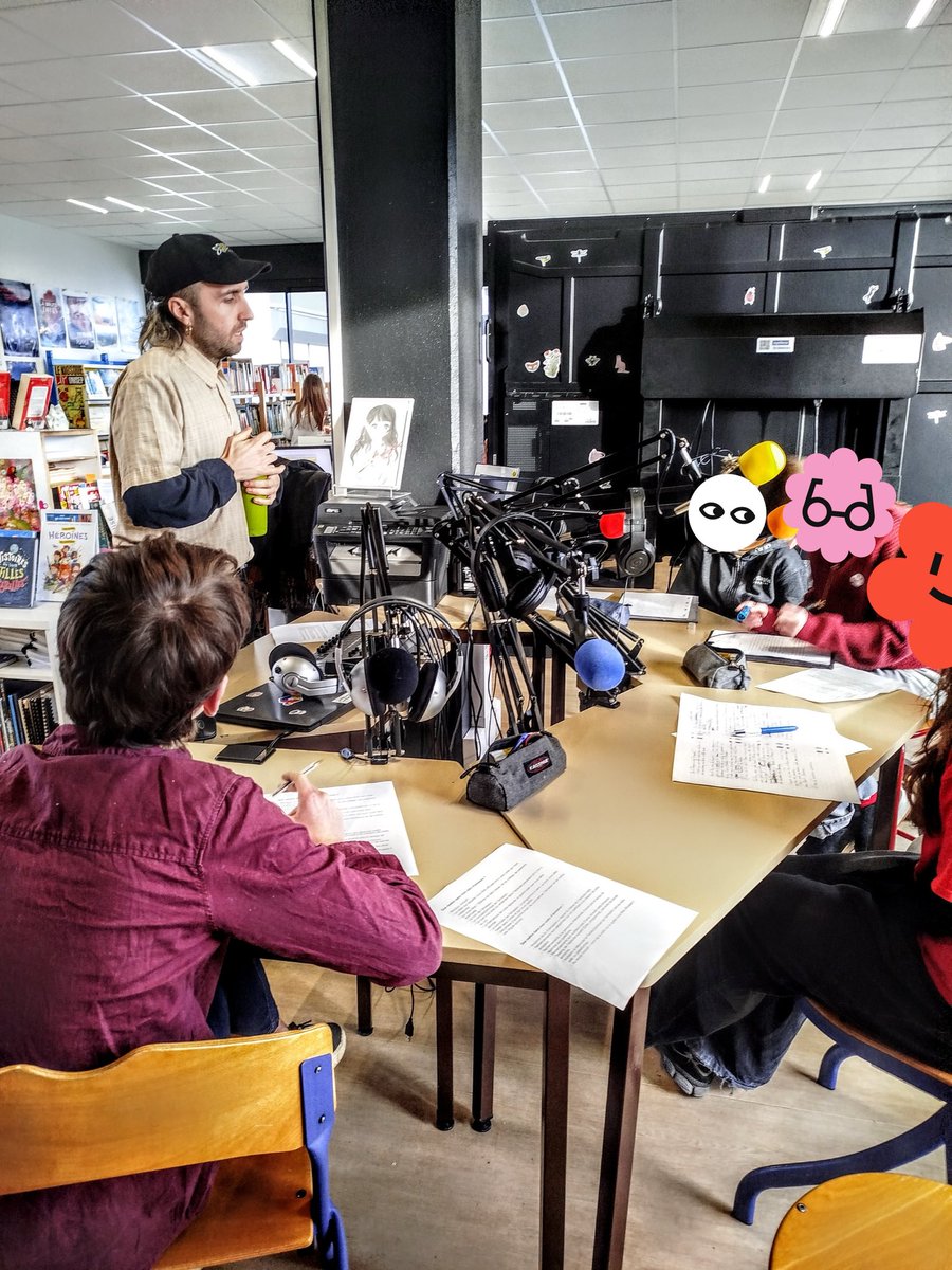 Sous l’impulsion d’Axel Pasquier chargé d'actions médiatiques de Figoradio et d'un partenariat avec Radio Résonance, la classe de 3ème 3 s’est lancée dans l'aventure « 6ème Sens ». Ce parcours pédagogique vise à affiner leur esprit critique et citoyen.