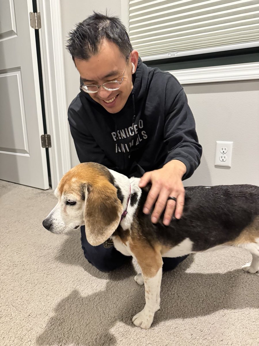 waynehhsiung's tweet image. This little lady was rescued from a lab and is now growing old in a loving home. She won't be jabbed with needles, forced to breathe toxic gas, or cut open for (bad) science. Instead, she gets warm beds and loving pets. 

YOU can help us give this to ALL the dogs in labs. I'm…