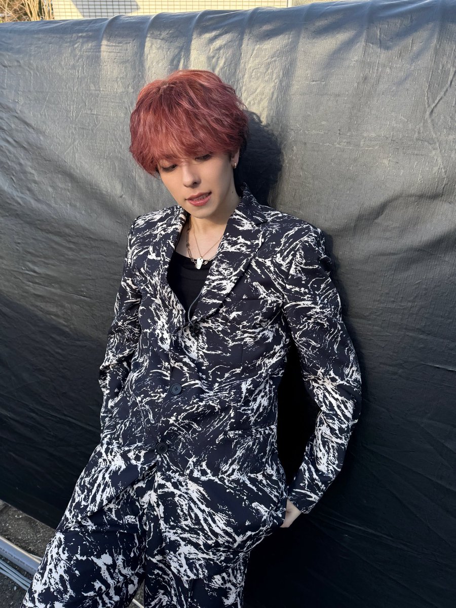 gai_f's tweet image. いやー寒かったね❄️
でも熱い会場、最高でした🔥

そして来週の2/1（日）に渋谷で今日披露した新曲のリリースイベントやります。

『RED DOG』
『Untitled Hero』
『？？？』

カフェとライブハウスを行き来できる、
ちょっと面白い空間にしてるので
気軽に遊びに来てね🔥

2/1(日) Releaseイベント…