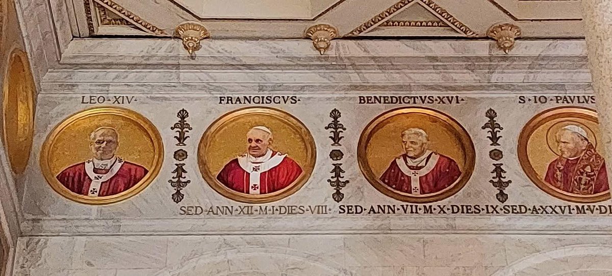 🇻🇦⛪️Qué bonito se ve! Ya está colocado el medallón de León XIV al interior de la Basílica Pontificia de San Pablo extramuros

Justo al lado de Francisco, el predecesor. El domingo 25 de enero León XIV verá el mosaico instalado pues acudirá a la basílica de San Pablo para el