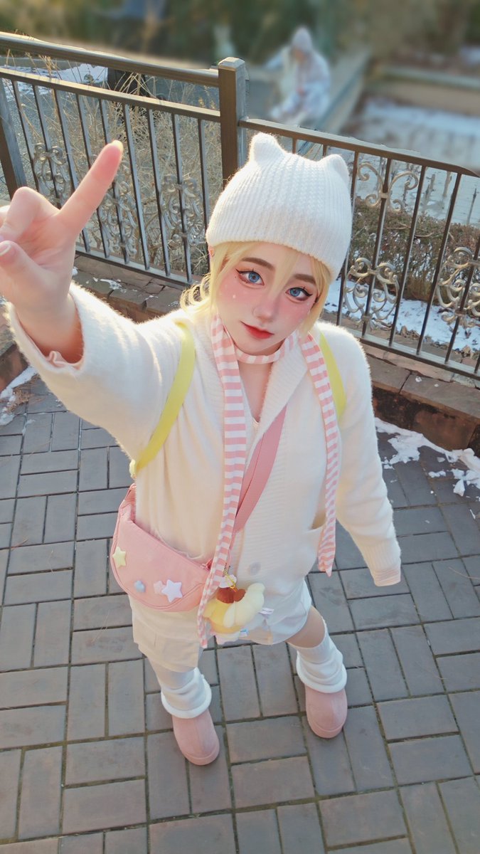 다들 코코페 수고 많으셨어요!!
플조 안하고 간거라 트친분들 못만날줄 알았는데요
만나서 너무 반가웠어요!😘😘

토요일 진짜 밤티라 유령처럼 갔다왔는데요
아무도 내 밤티를 보여줄 용기가  없었습니다.