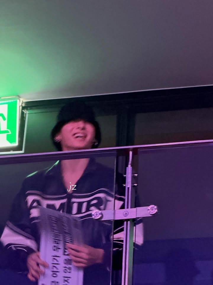 j1nzhu0o_'s tweet image. #Jungkook laughed omggg~😆🐰

#정국 #BTS