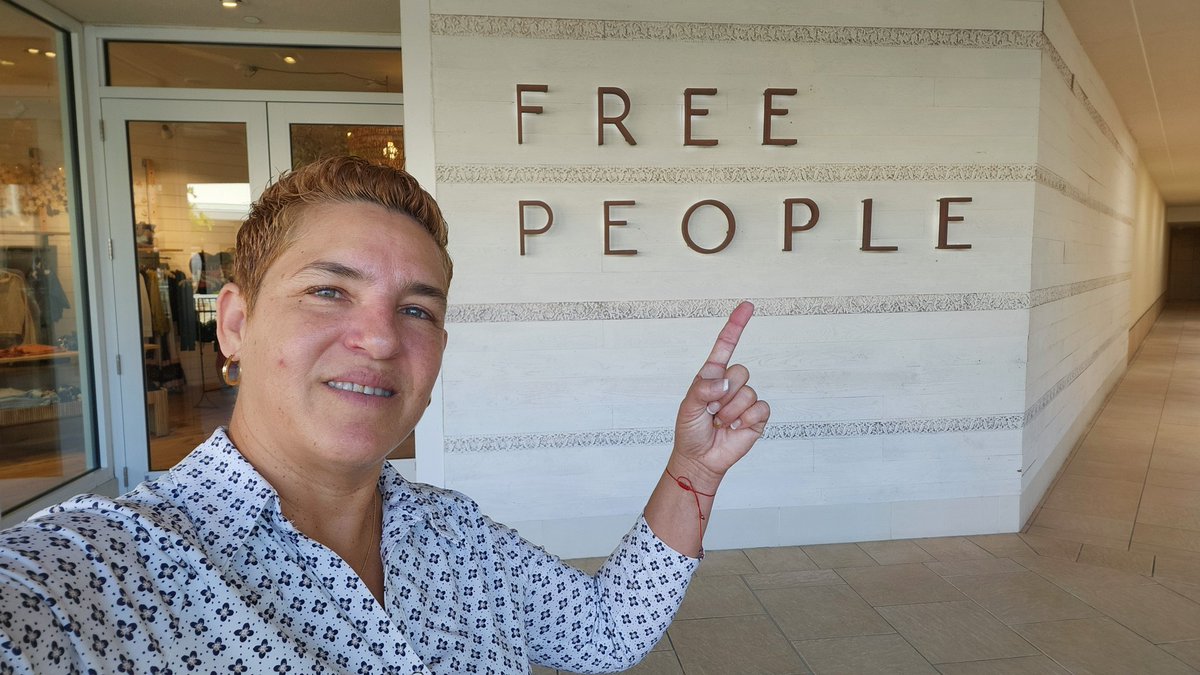 In a society conditioned to seek people’s approval, choosing FREE thinking becomes the highest currency.
Be YOU. Be FREE. It feels awesome! ❤️