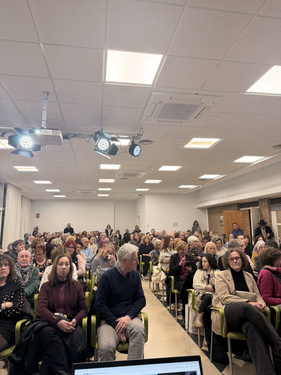 Sarah Santaolalla. ♀ tweet media