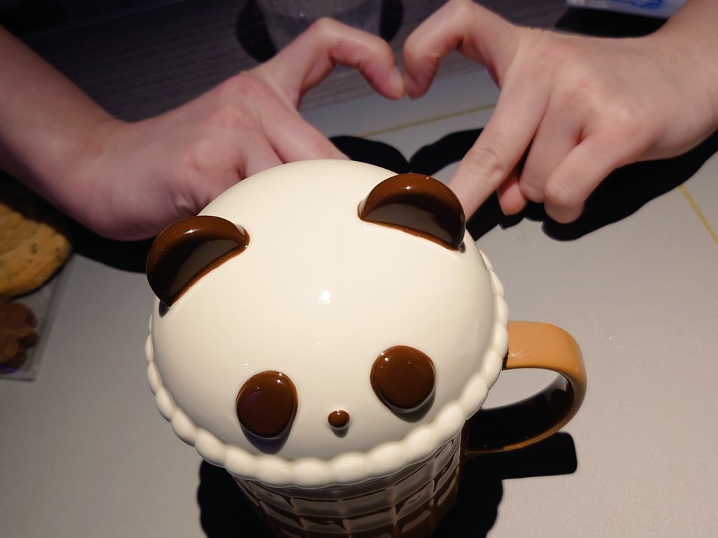 今日を逃すとしばらくくらげちゃんに会えへんの無理、、、😂
となって、別件の用事をなんとか切り上げてログイン🫖

無事に🪼チャージ出来ました🥹
心の必須栄養素~🫶

お屋敷の方のチェックインは成らず…😂
二兎を追うもの一兎しか得ずやね🐇（新たなことわざ生み出さんといてもろて😁）