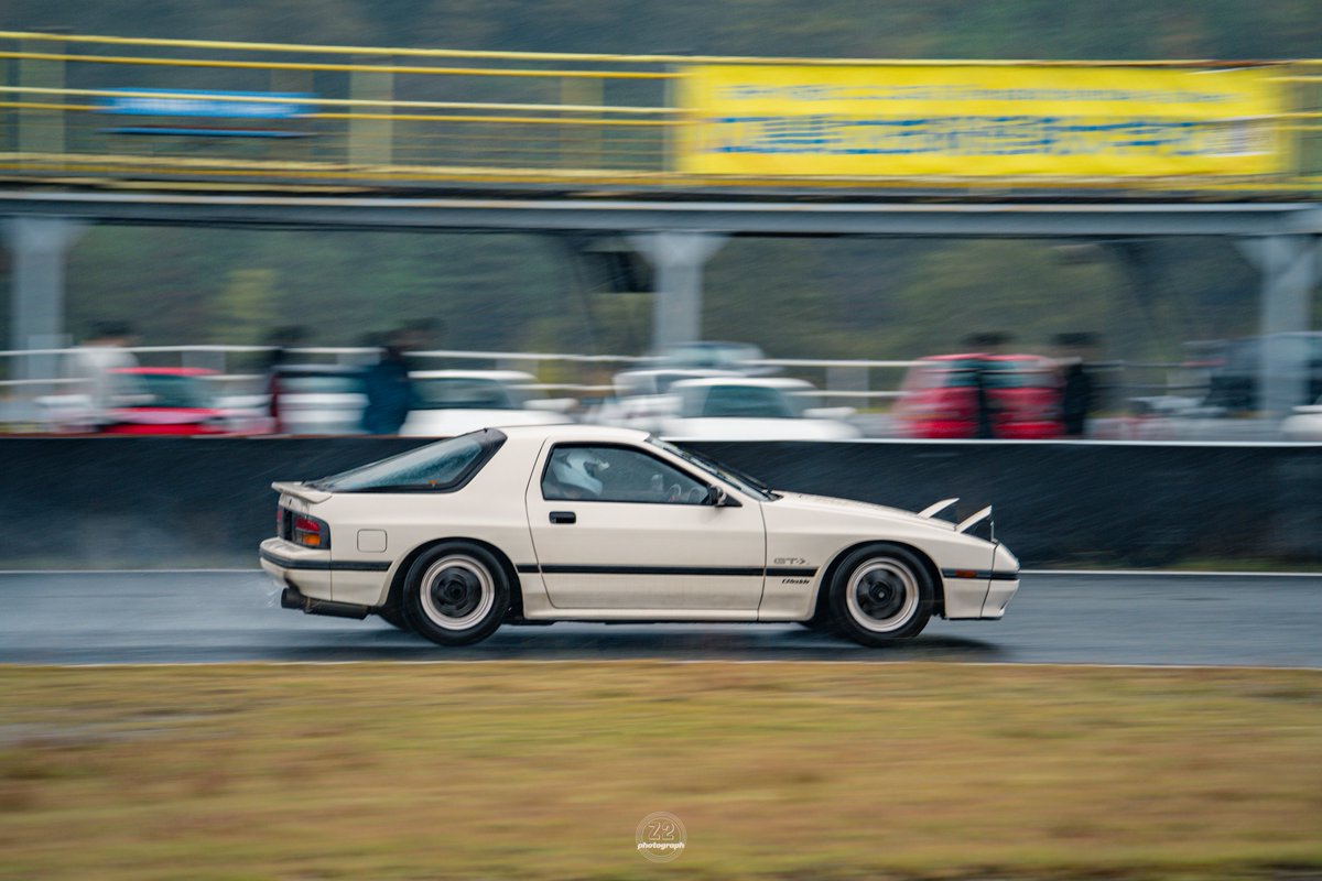 かたかた22ページです⭐︎ 本家本元と傑作コラボ!?】バイク「カワサキ」の美学が融合した