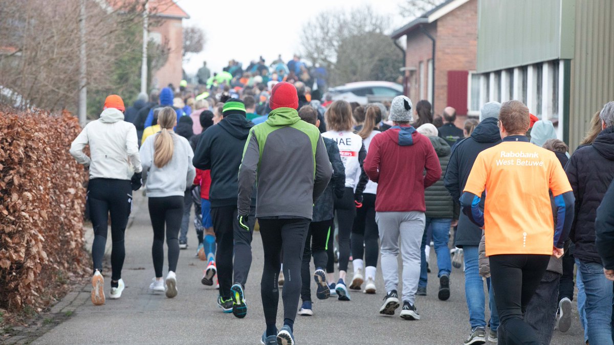 AbDonkerFoto's tweet image. Koud met een flauw zonnetje bij deze ontbijtrun in Deil vanmorgen om 9.00 uur #hope4life #beatcancer @KWFKankerbestrijding @BuienRadarNL @Weerplaza @weermanrobert @HartvNL @helgavanleur @WilliamHuizinga @OmroepGLD @onwukaa  @mrmiddendorp @jordiweerman