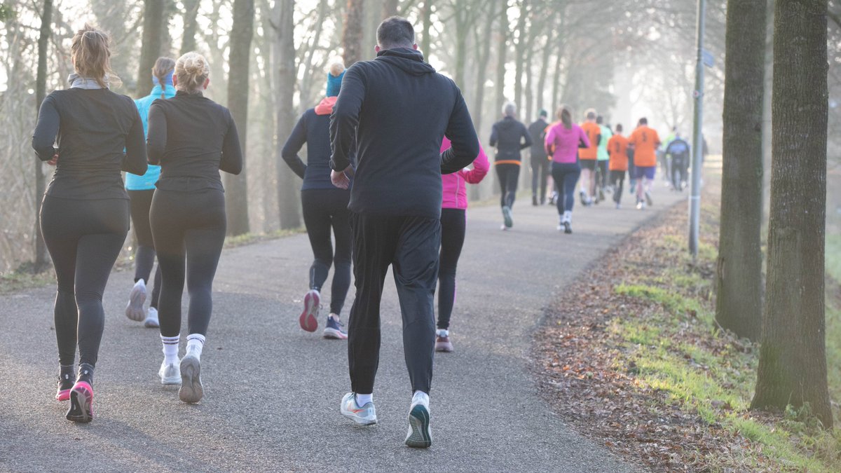 AbDonkerFoto's tweet image. Koud met een flauw zonnetje bij deze ontbijtrun in Deil vanmorgen om 9.00 uur #hope4life #beatcancer @KWFKankerbestrijding @BuienRadarNL @Weerplaza @weermanrobert @HartvNL @helgavanleur @WilliamHuizinga @OmroepGLD @onwukaa  @mrmiddendorp @jordiweerman