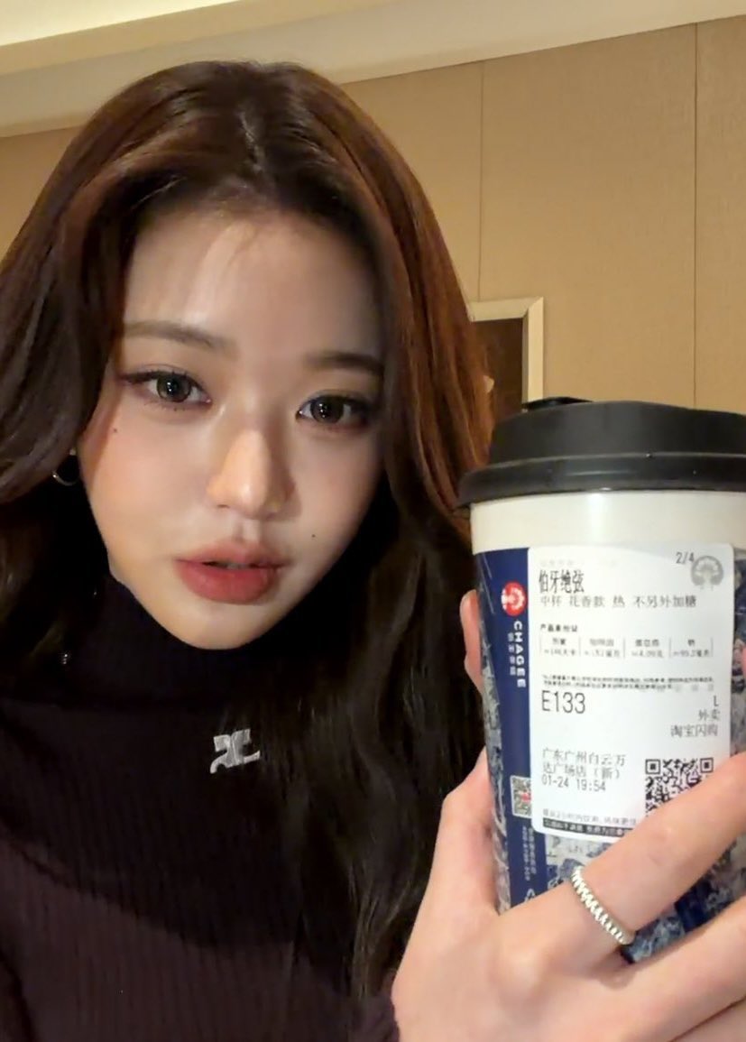 ajummabakorea's tweet image. คือน้องกิน 4 อันนะ ตามนี้เลย 
花田烏龍  ฮวาเทียนอู่หลง (ชาพีชอู่หลง) 
伯牙绝弦  ป๋อหยาเจวี๋ยเสียน (ชานมมะลิ (เมนูซิกเนเจอร์)
青糯山 ชิงนั่วซาน (ชานมใบข้าว)
桂馥兰香 กุ้ยฝู่หลานเซียง(ชานมดอกหอมหมื่นลี้)