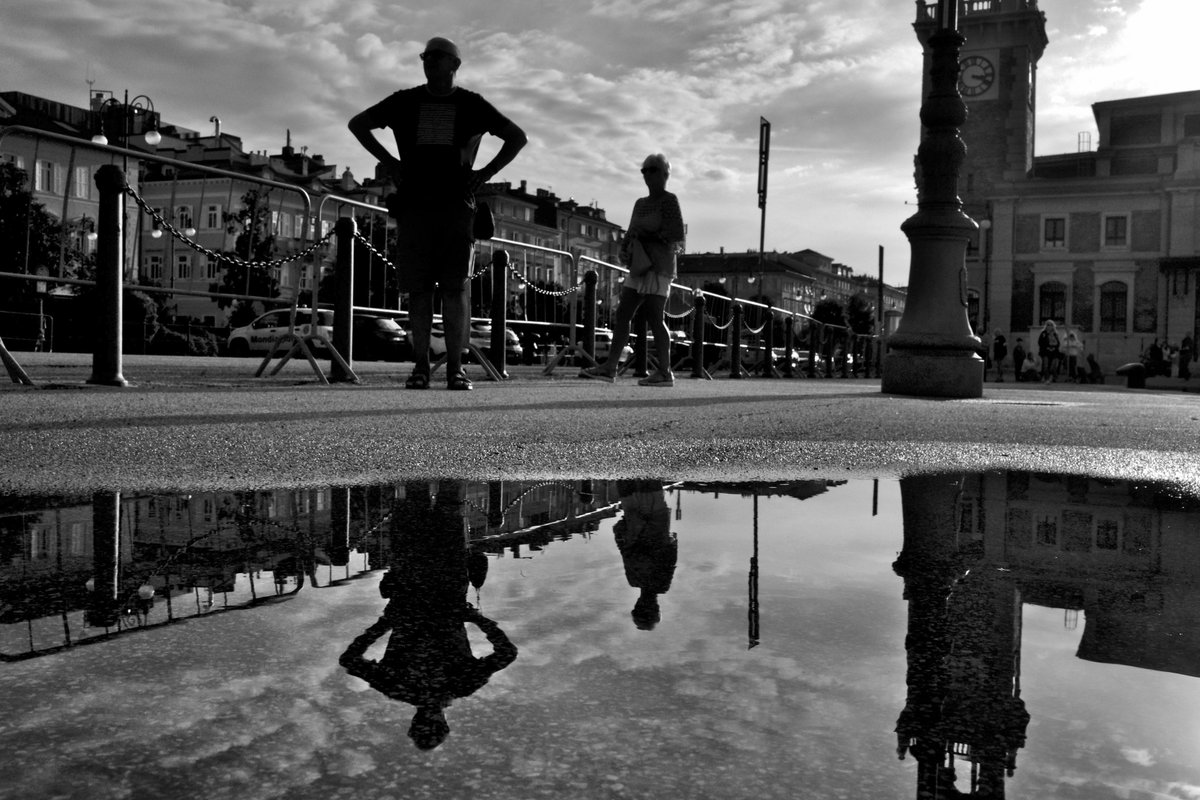 Reflections at the Harbor - Trieste, Italy 2025
#blackandwhite #reflections  #blackandwhitephotography #streetphoto #Trieste #streetphotography #streetphotographer #streetlife #street #streetshot #urbanphotography #bnw