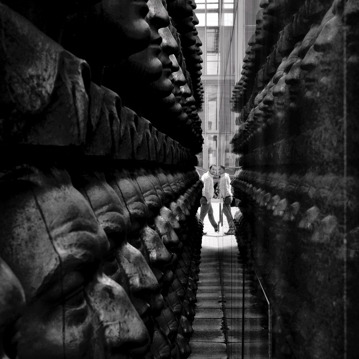 Faces in Reflection St.Pölten, Austria 2025
#blackandwhite #faces #blackandwhitephotography #streetphoto #Reflection #streetphotography #streetphotographer #streetlife #street #streetshot #urbanphotography #bnw