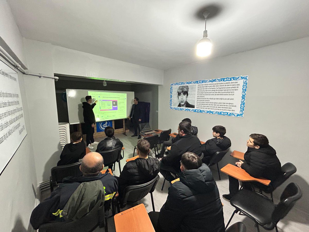 Küçükçekmece Ülkü ocakları olarak, Yusuf Akçura Ortaöğretim yarıyıl gelişim Programı kapsamında, Genel merkezimiz tarafından faaliyetle geçirilen uzaktan eğitim odaklı #ÜOUZEM yazılımı kullanılarak konu tekrarı gerçekleştirildi.

Var Olsun Ülkü Ocakları🇹🇷
<a href="/ayyildirim1/">Ahmet Yiğit Yıldırım</a>