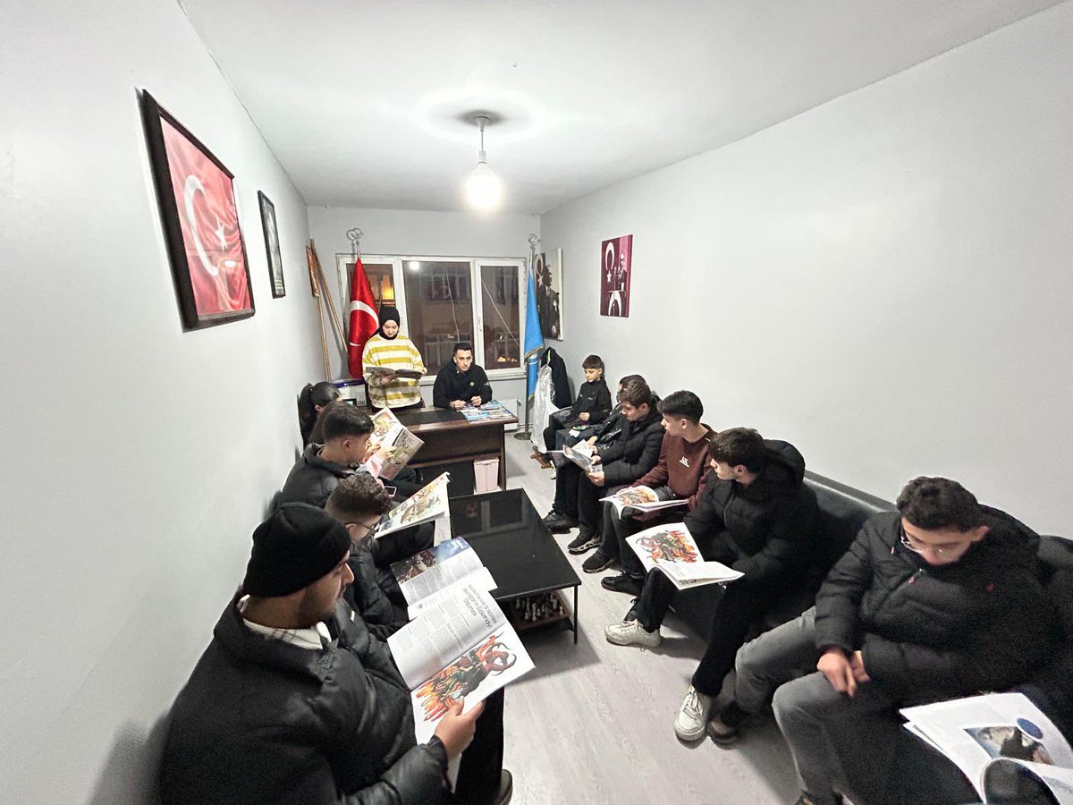 Küçükçekmece Ülkü ocakları olarak, Yusuf Akçura Ortaöğretim yarıyıl gelişim Programı kapsamında, Kutagdu Bilig dergisi analiz çalışması etkinliği gerçekleştirildi.

Var Olsun Ülkü Ocakları🇹🇷
<a href="/ayyildirim1/">Ahmet Yiğit Yıldırım</a>