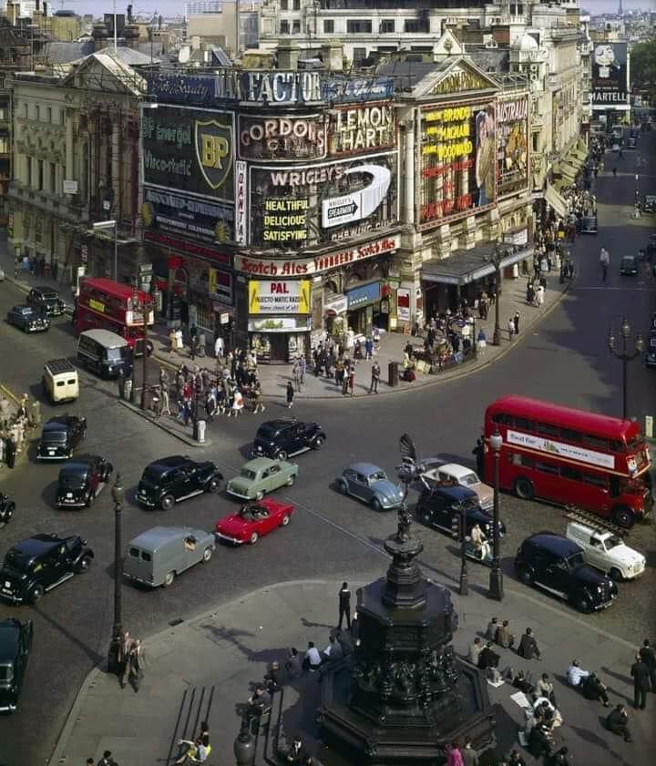 London's Piccadilly Circus, c1960.