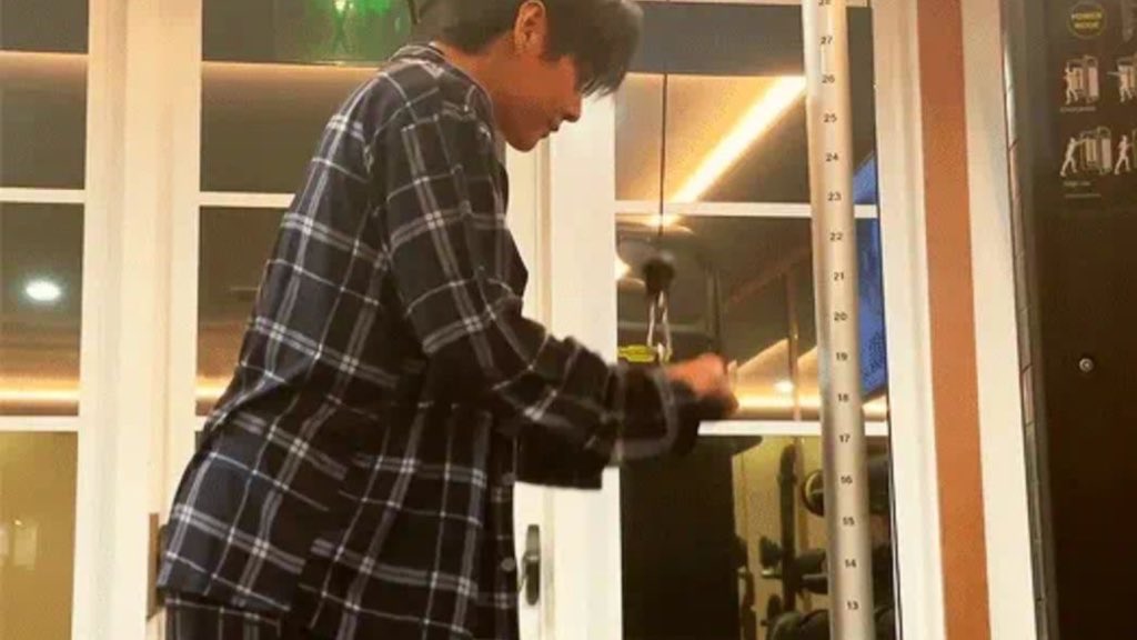 teteslayover's tweet image. i love this specific pajama on him so much, he looks so tiny, soft, warm and cuddly :(