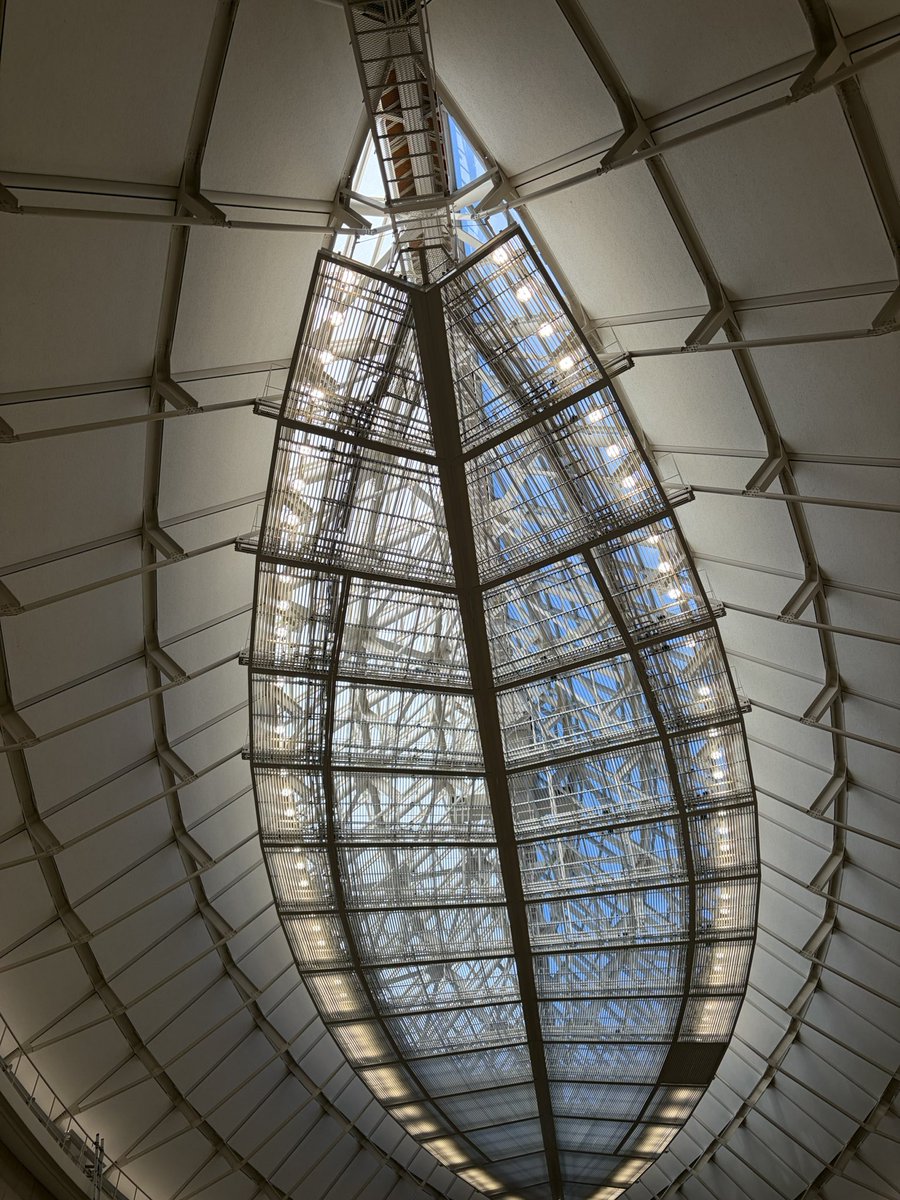 chanma0224's tweet photo. 静岡県立美術館へ
色々な展示物、楽しめたしもっと知識を入れたらもっともっと楽しめるんだろうなと思った。

展示物じゃないけどロダン展の建物の天井の構造が結構刺さった笑

 #行ったよらでんちゃん https://t.co/RQHicgfcB9
