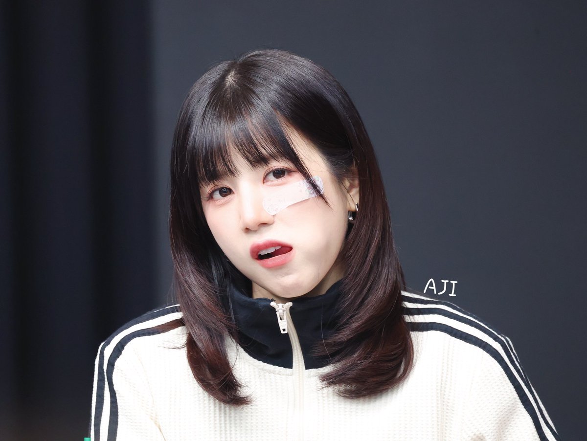 Iru_0419's tweet photo. 260123 RE:LOVE 위드뮤 팬싸인회
🐰🩹💢💢

#박초롱 #초롱 #APINK @Apinkpcr https://t.co/piPZJrwq0J