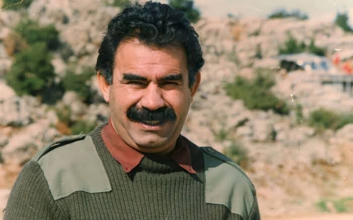 Sn Öcalan’ı hedef alan itibarsızlaştırma dili,bir fikir tartışması değil,Türkiye’nin yürüttüğü bilinçli bir parçalama operasyonudur.

Türkiye’nin Kürt halk önderi Sayın Abdullah Öcalan’ı itibarsızlaştırma saldırıları karşısında kenetlenmek gerekiyor. 
#SaveRojava 
#SaveKobane