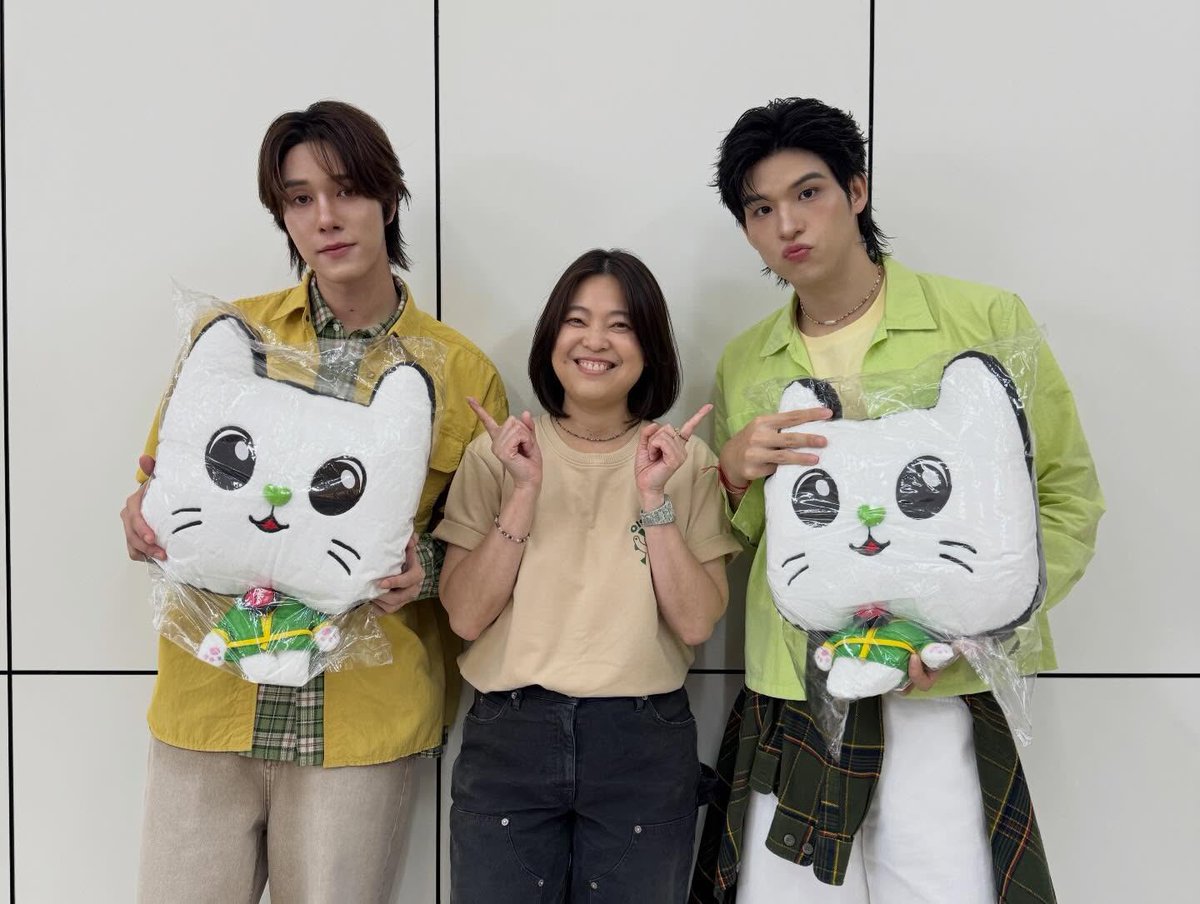 meow 😽 (@bittermacarons) / Posts / X