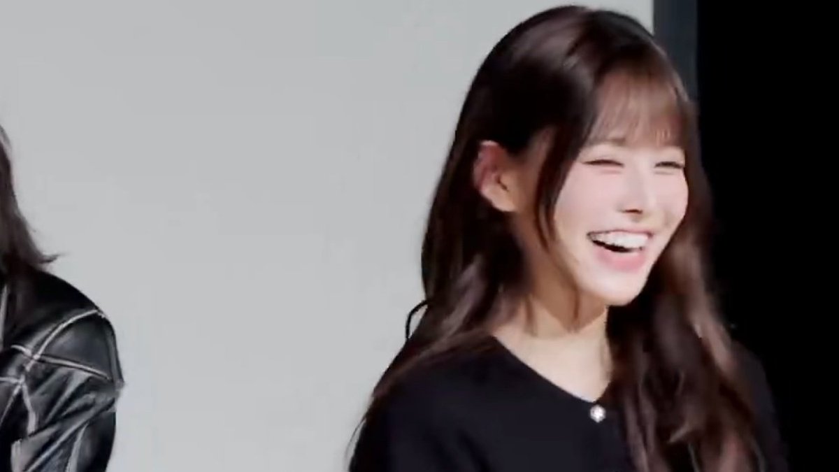 hajeemalatang's tweet image. her ijbolism is so serious please never lose that smile jeemin