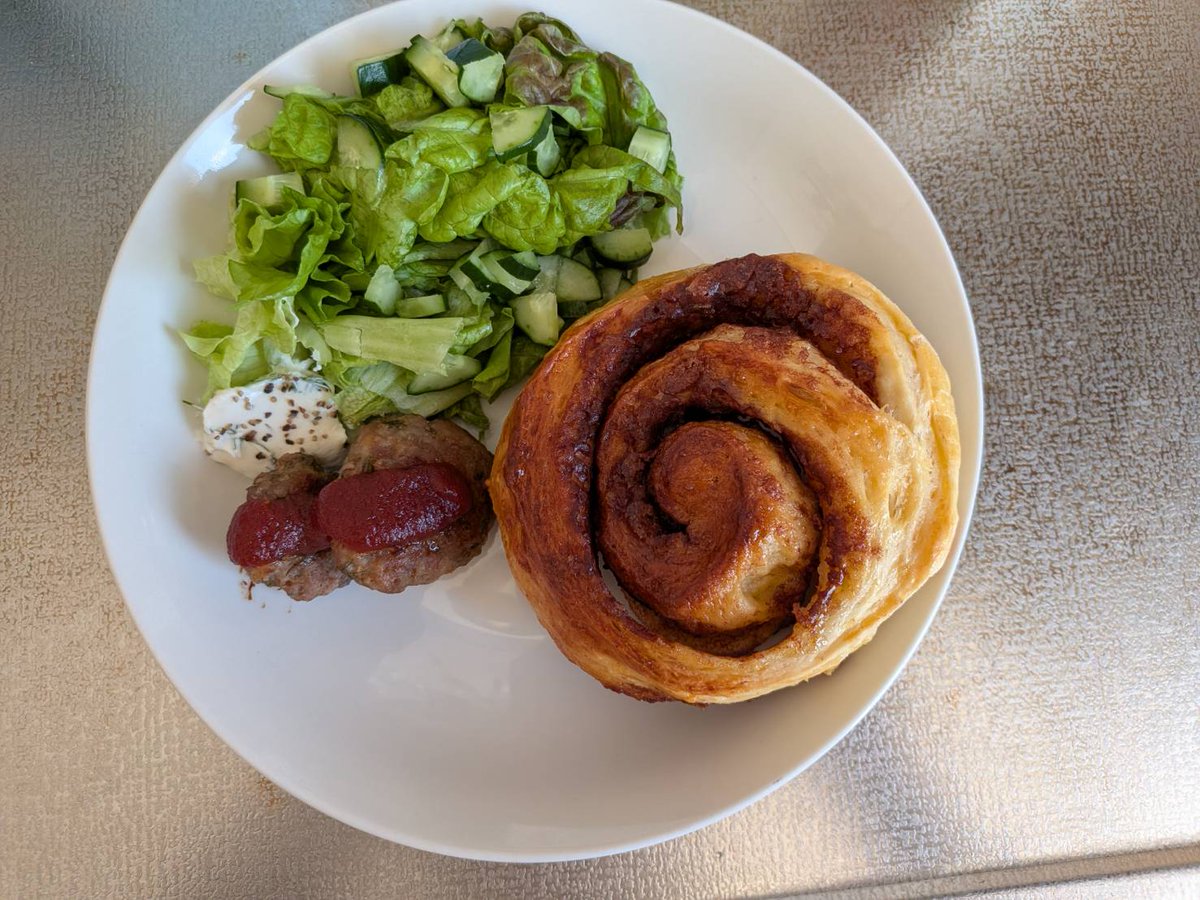 姪作 シナモンロールが美味しい！