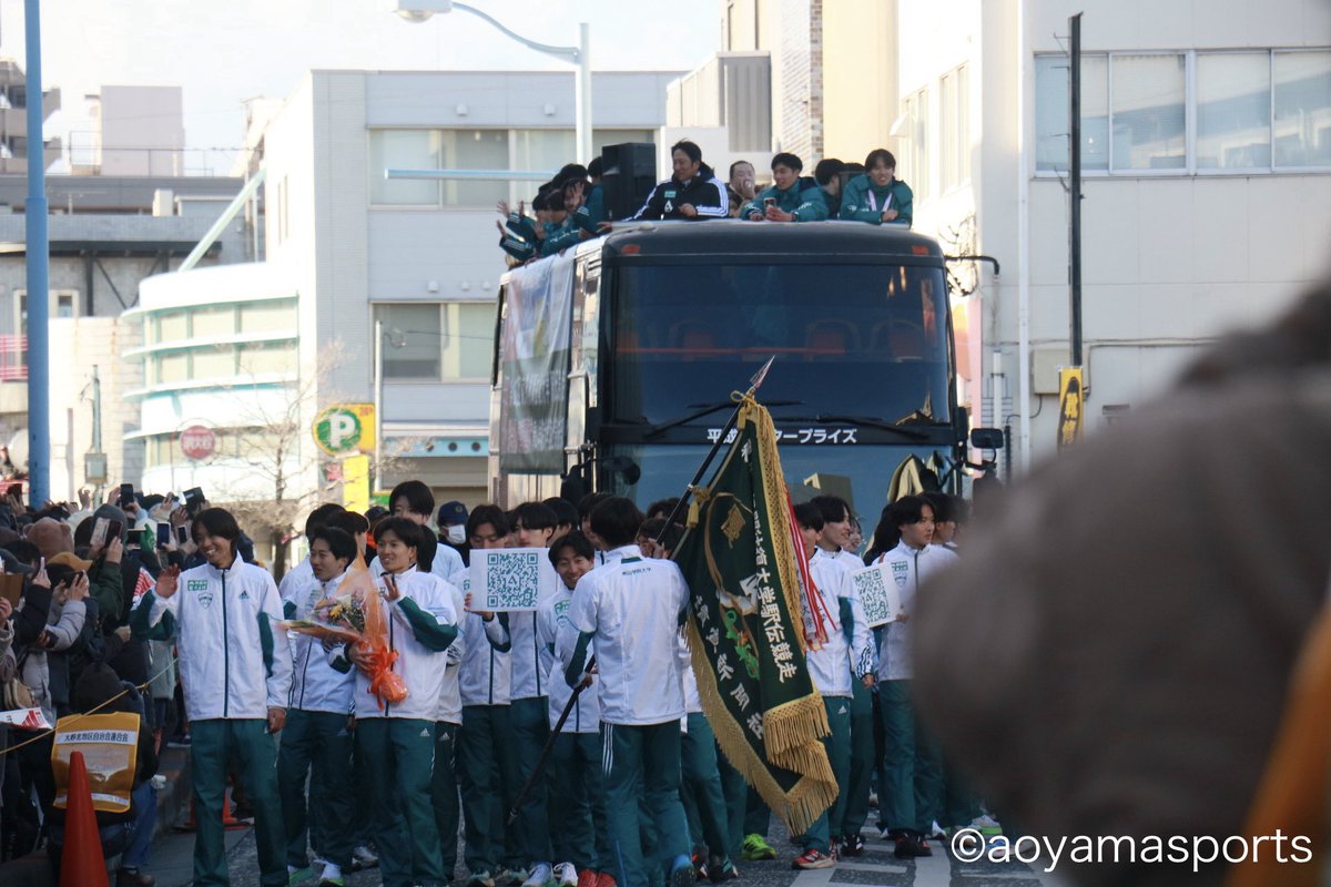 aosupo_rikujyo's tweet photo. #優勝パレード

本日、淵野辺駅で #箱根駅伝 優勝パレードが行われました！✨
順番に選手たちの様子を報告していきます！！📣

#青学 #青学駅伝 #箱根駅伝 #優勝報告パレード #輝け大作戦 https://t.co/Zo3wXdmSic
