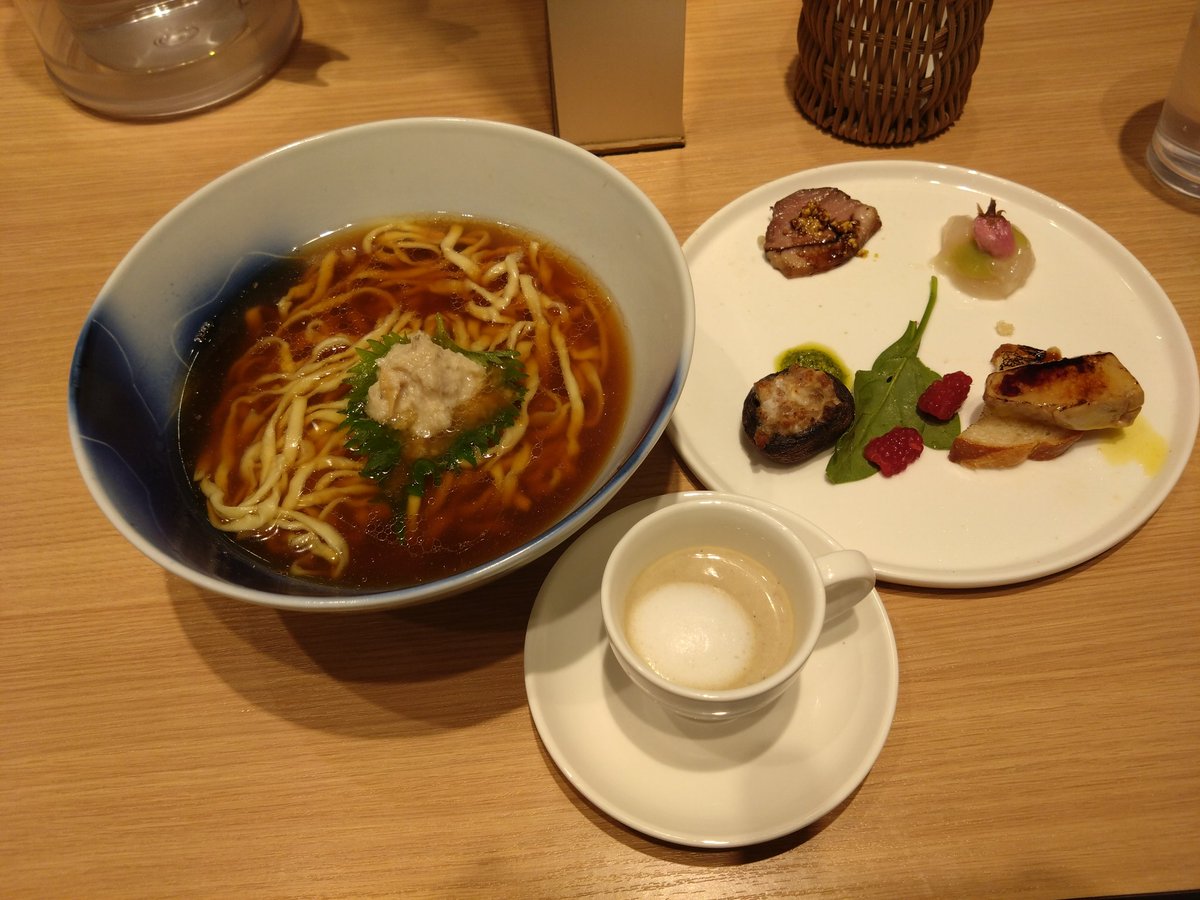 albert5237lee's tweet image. ラーメンwalkerキッチン@東所沢

【麺屋33×ほたて日和】
濃厚鴨だし帆立香る中華そば
~鴨と帆立のマリアージュ~(¥2,400)

ふ〜ん🍜