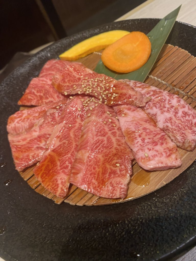 Y48460394's tweet photo. 今日は焼肉と
土日贅沢しまくっとる https://t.co/ngii4VApTg